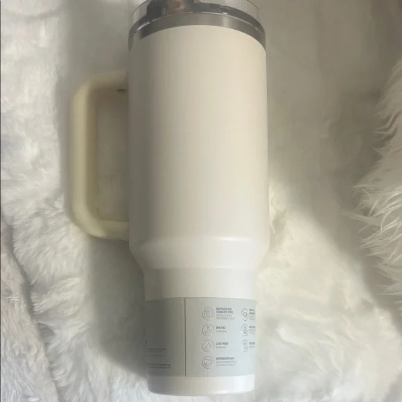 Stanley Cream 40oz Quencher Tumbler with Handle - Picture 2 of 4